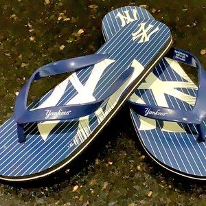 NY Yankees flip flops!  Like new!